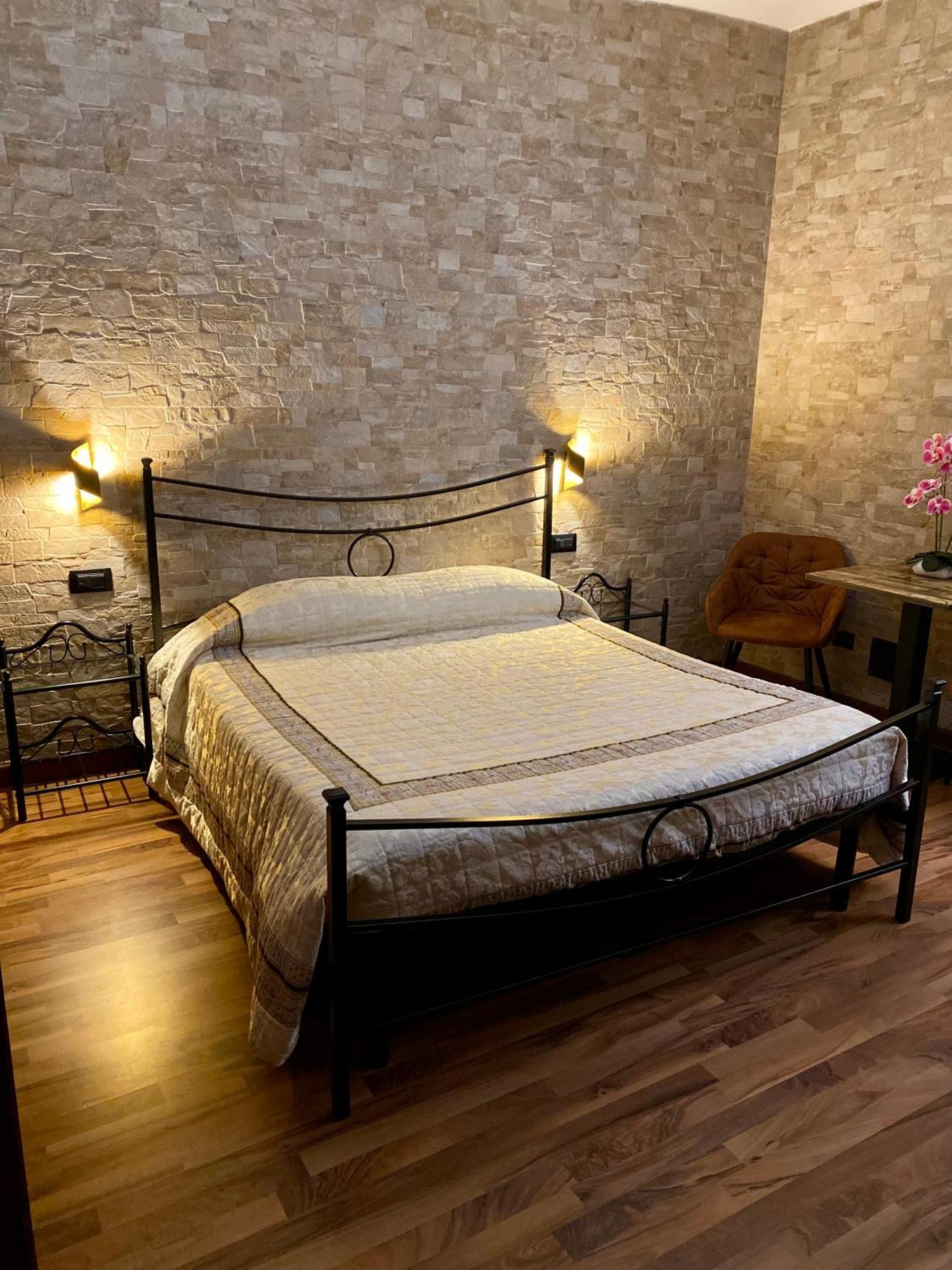 Uria Rooms & Suite B&B 维耶斯泰 外观 照片